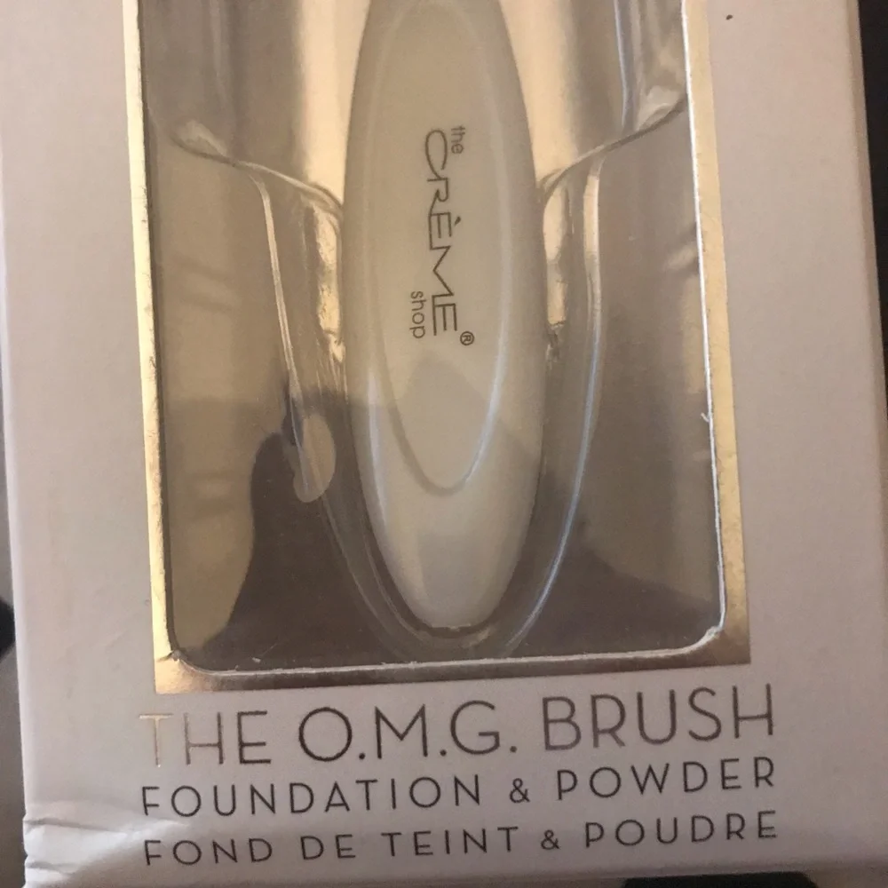 The Crème Shop O.M.G. Foundation & Powder Brush - White Handle